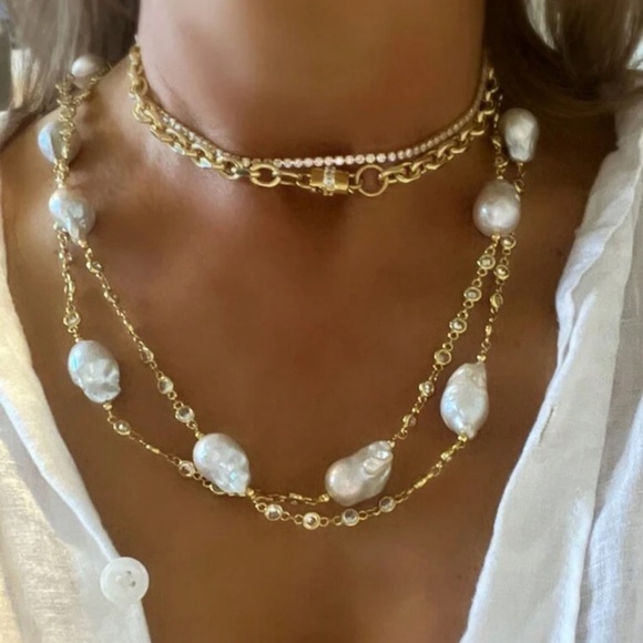 New Elegant Gold and White Pearl Necklace - Picture 4 of 4